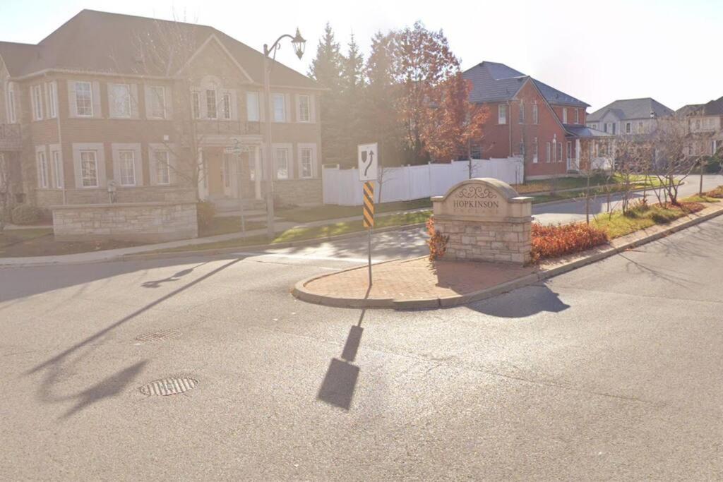 Finished 2 Bedroom Apartment In An Upscale Area Of Ajax Exterior foto